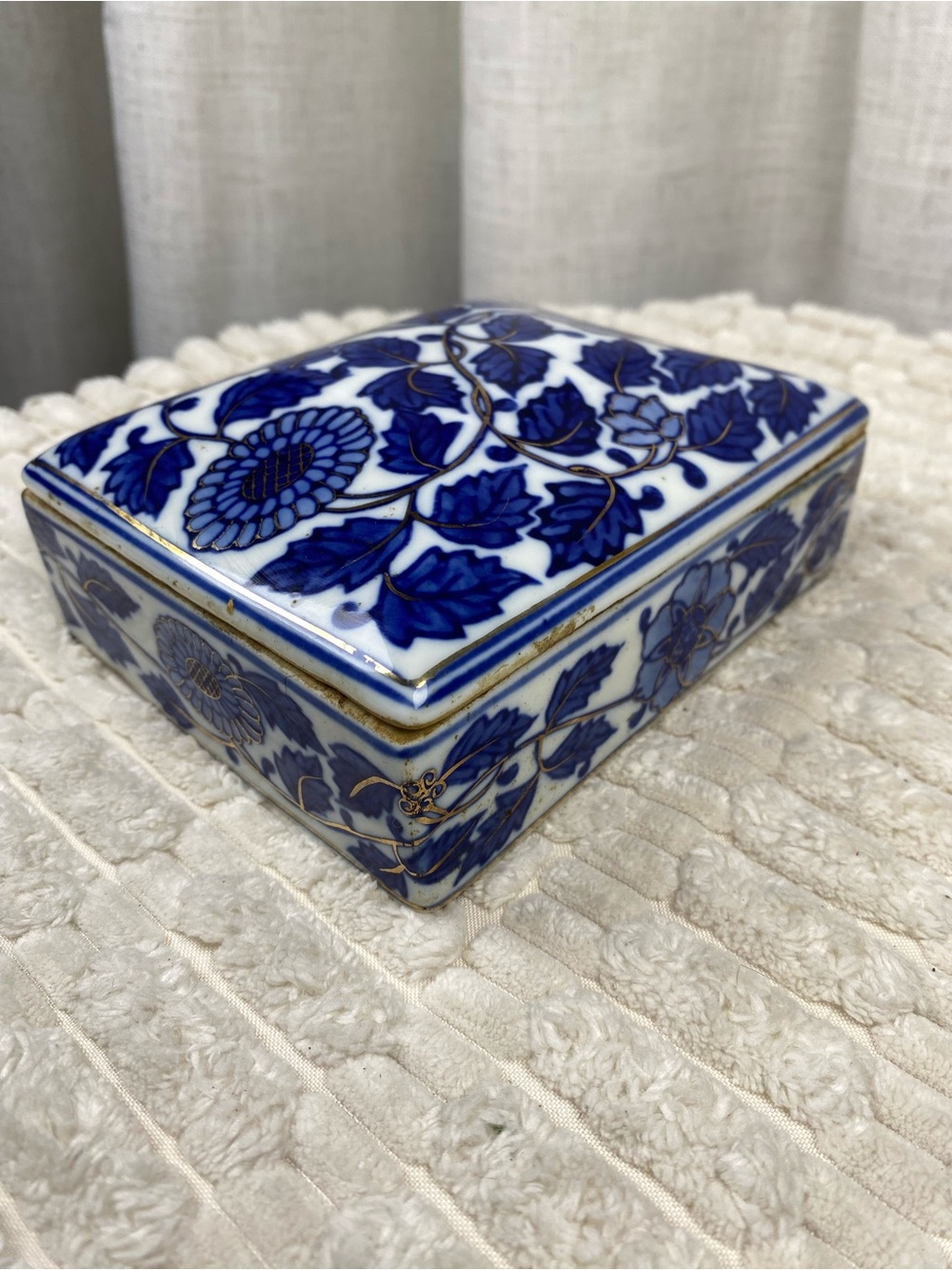Vintage Chinoiserie Blue White Gold Gilt Porcelain 5” Rectangular Trinket Box